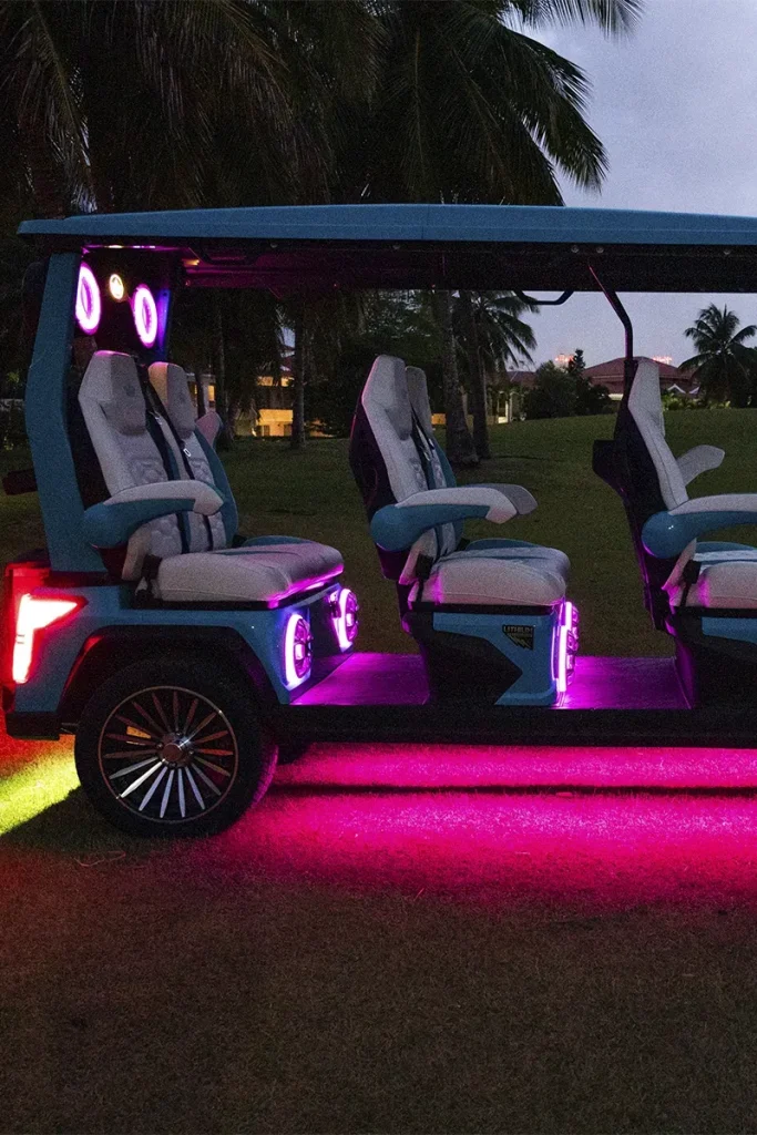 A golf car, D-MAX GT6 series car evolution, it is put aside, you see it inside