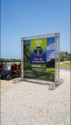 Promocional oficial del tour de campeones destacando la participación de Luxury Electric GM como patrocinador con movilidad eléctrica premium.